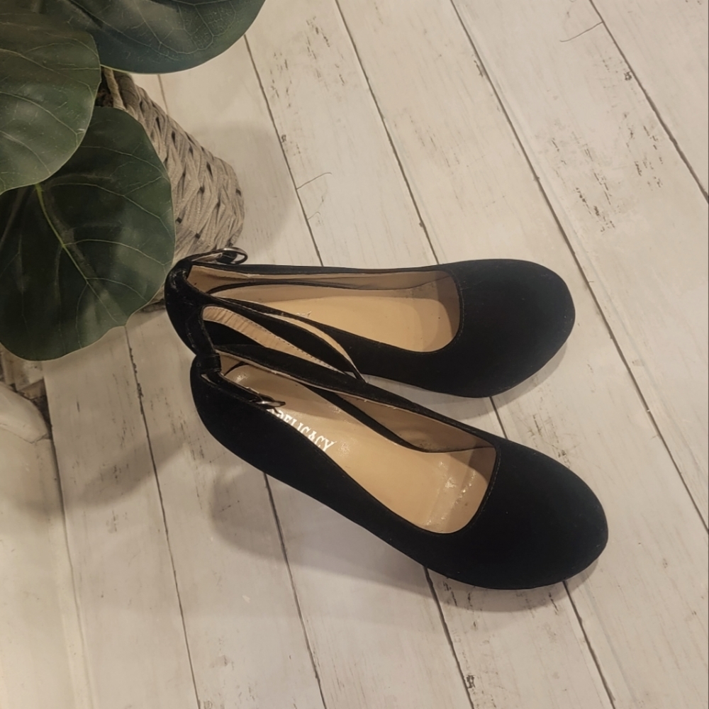 Delicacy Platform Black heels